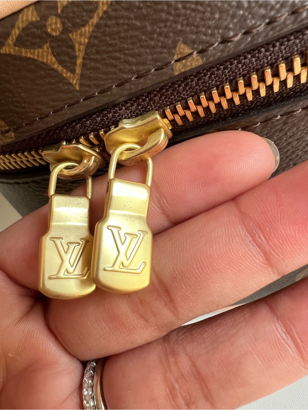 Lv vanity bag - Picture 8 of 15